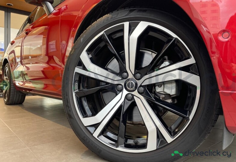 Volvo XC60 Red