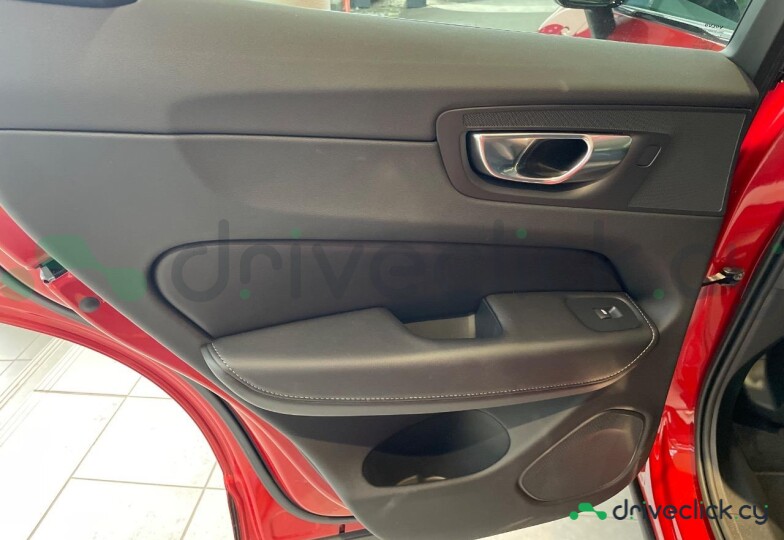 Volvo XC60 Red