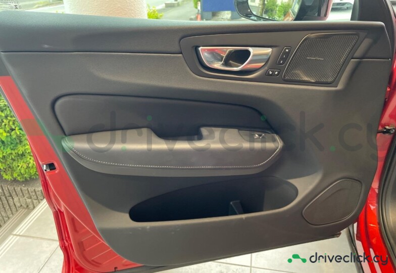 Volvo XC60 Red