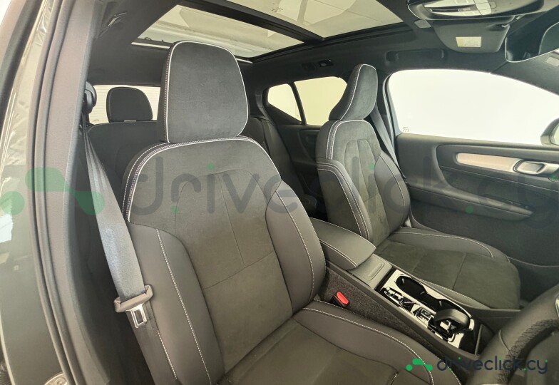Volvo XC40 Green