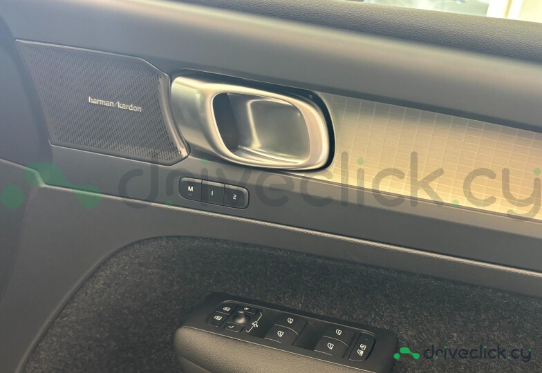 Volvo XC40 Green