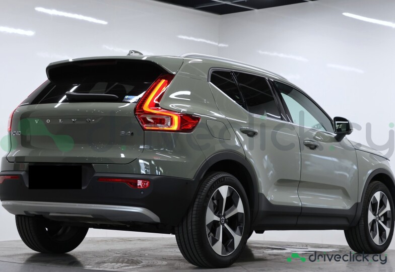 Volvo XC40 Green