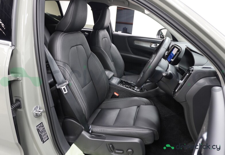 Volvo XC40 Green