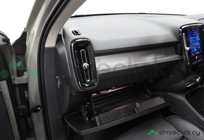 Volvo XC40 Green