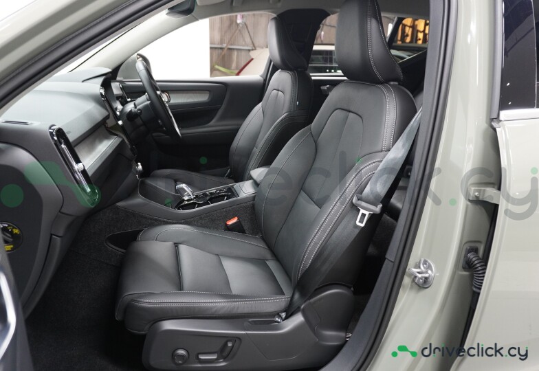 Volvo XC40 Green