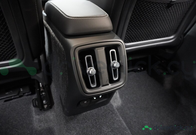 Volvo XC40 Green