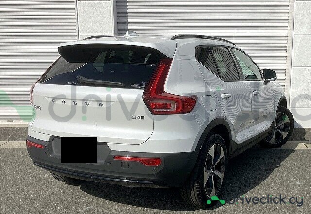 Volvo XC40 White