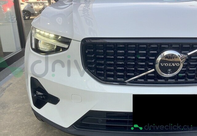 Volvo XC40 White