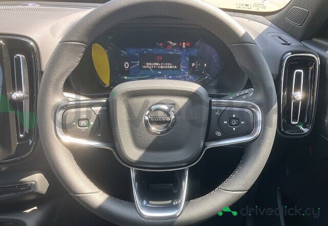 Volvo XC40 White