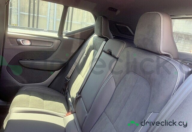 Volvo XC40 White