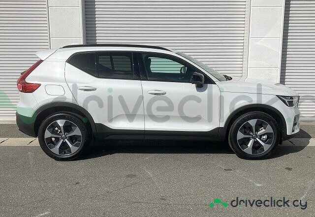 Volvo XC40 White
