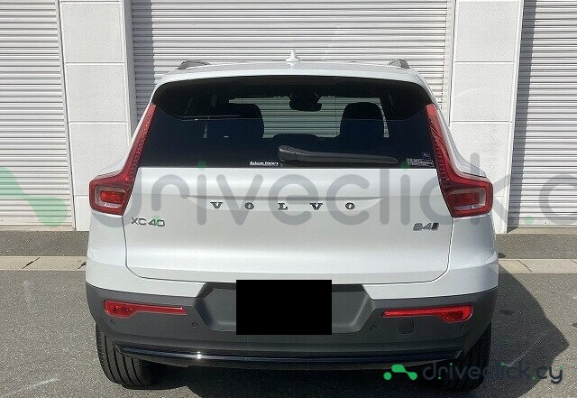Volvo XC40 White