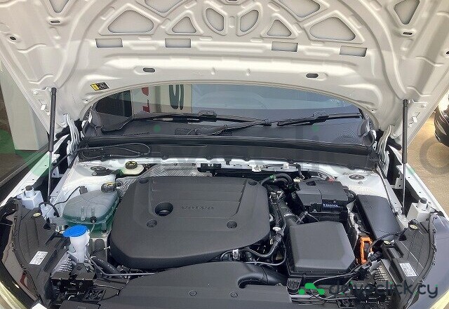 Volvo XC40 White