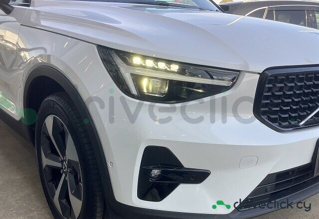 Volvo XC40 White