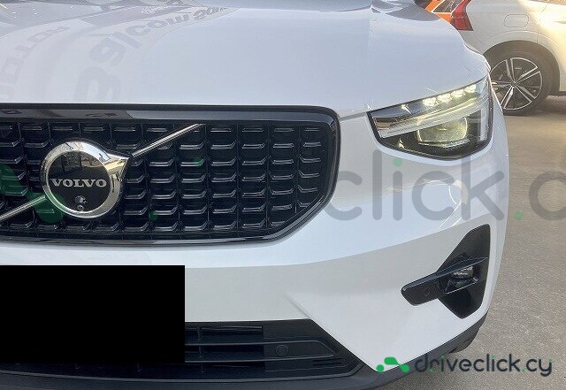 Volvo XC40 White