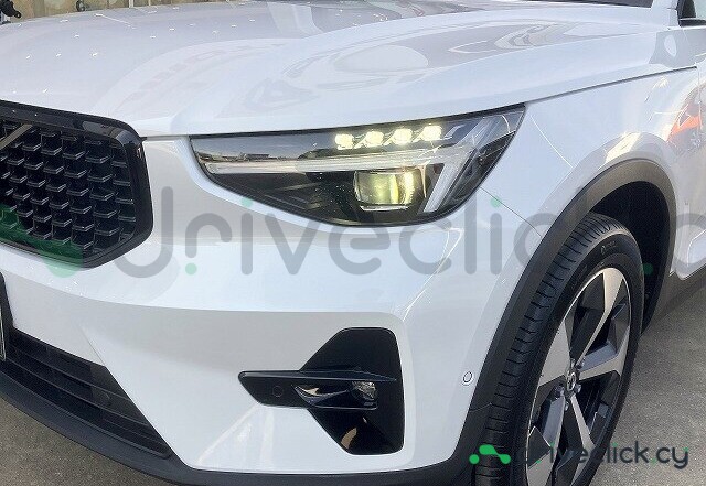 Volvo XC40 White