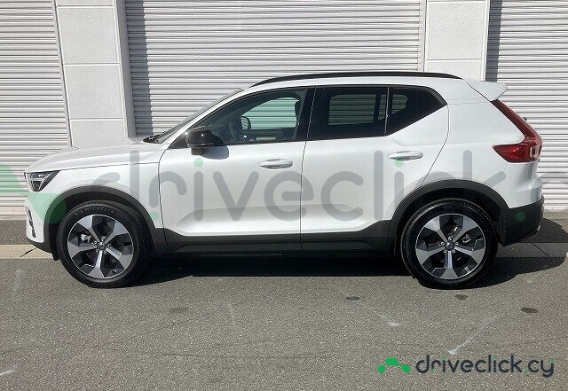 Volvo XC40 White