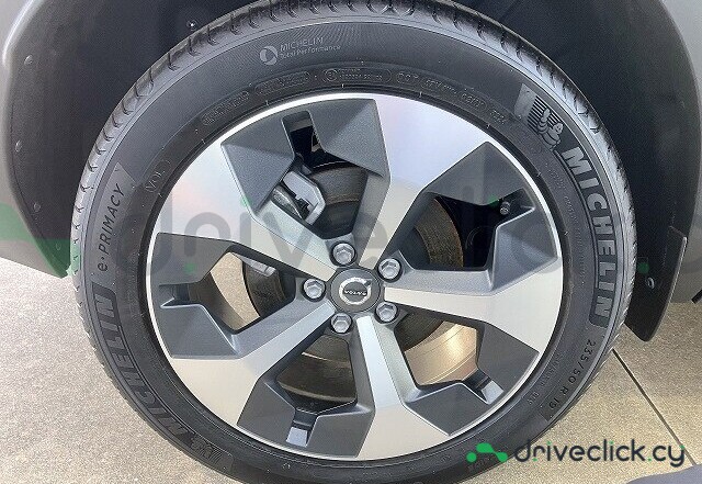 Volvo XC40 White