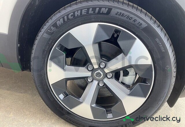Volvo XC40 White