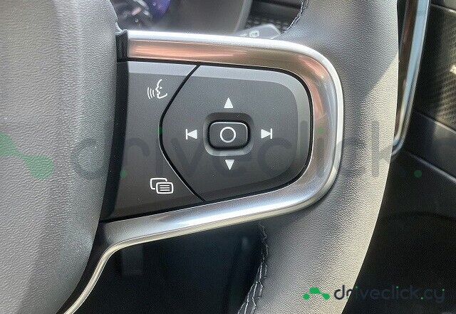 Volvo XC40 White