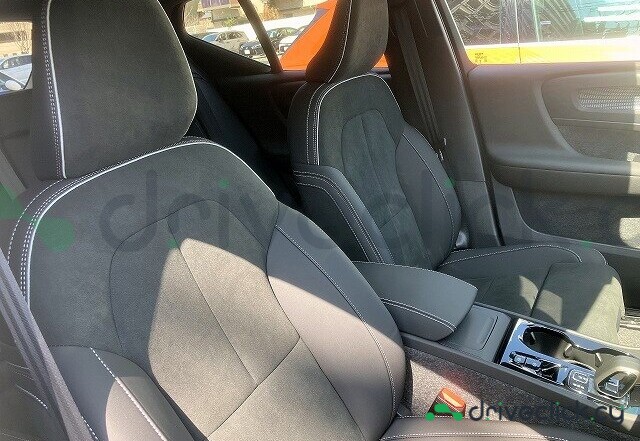 Volvo XC40 White