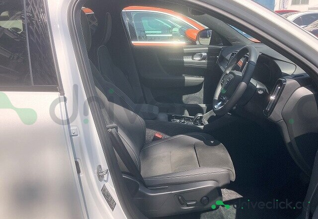 Volvo XC40 White