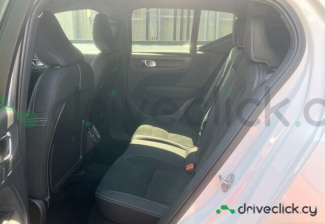Volvo XC40 White