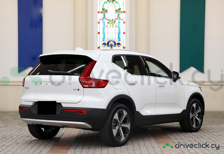 Volvo XC40 White