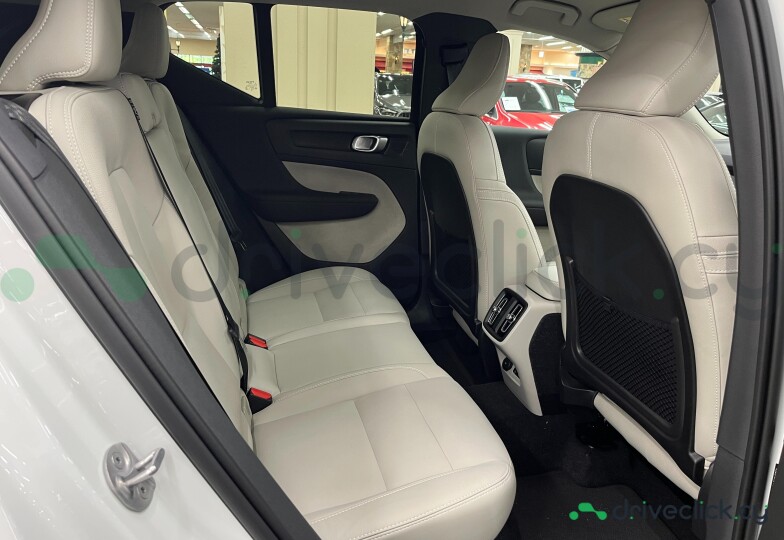 Volvo XC40 White
