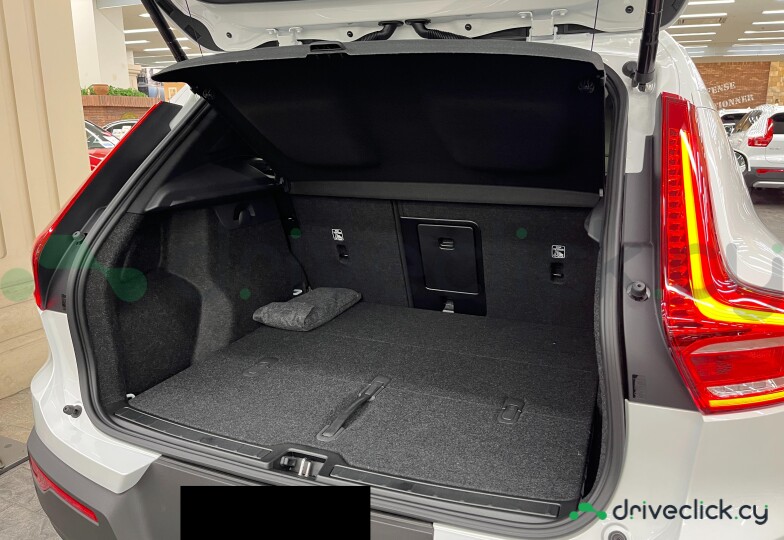 Volvo XC40 White
