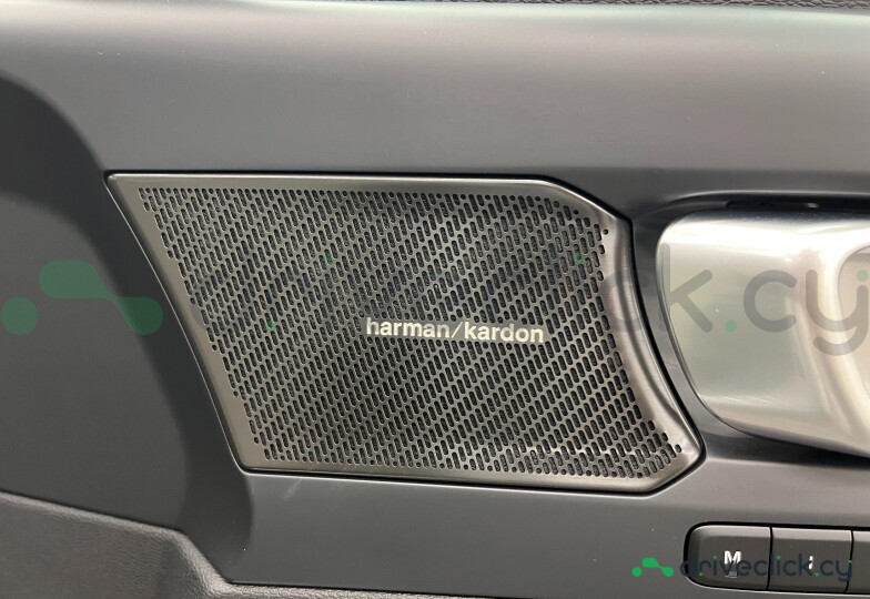 Volvo XC40 White