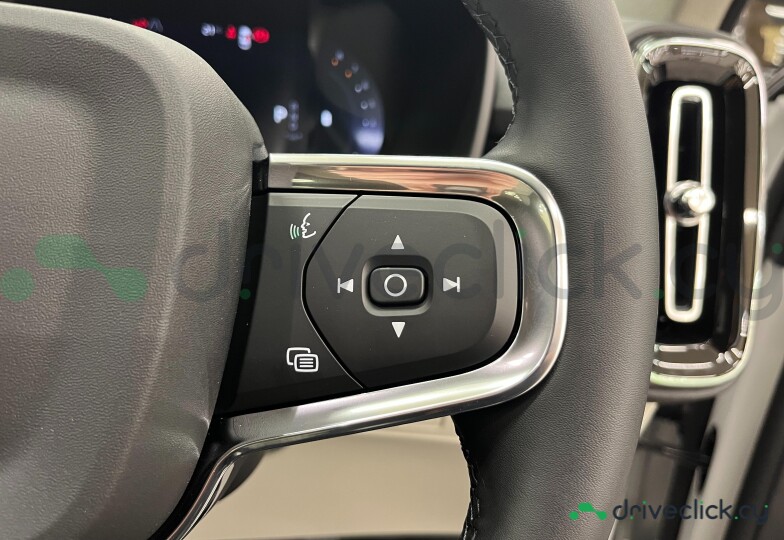 Volvo XC40 White