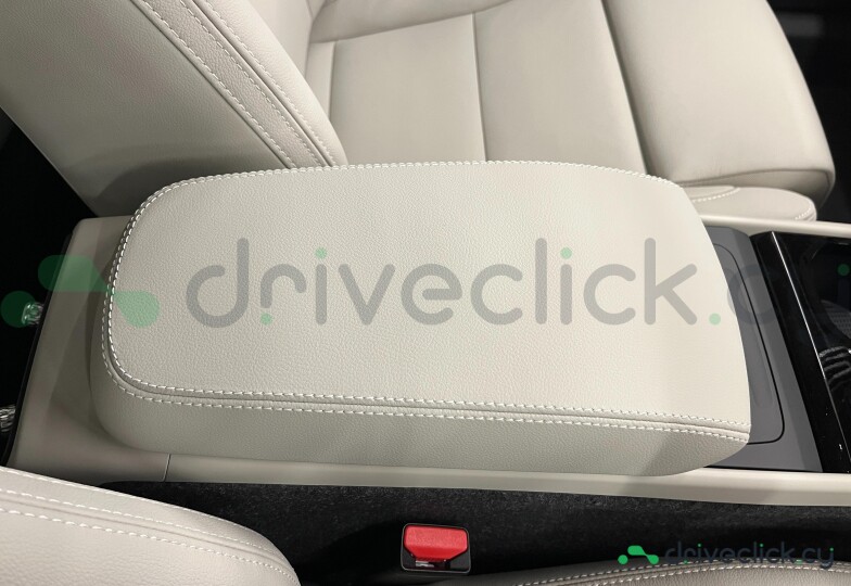 Volvo XC40 White