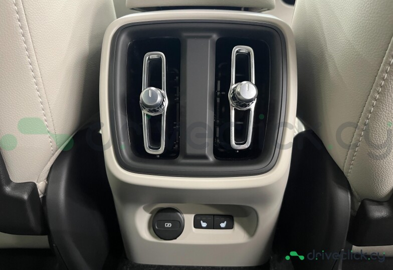 Volvo XC40 White