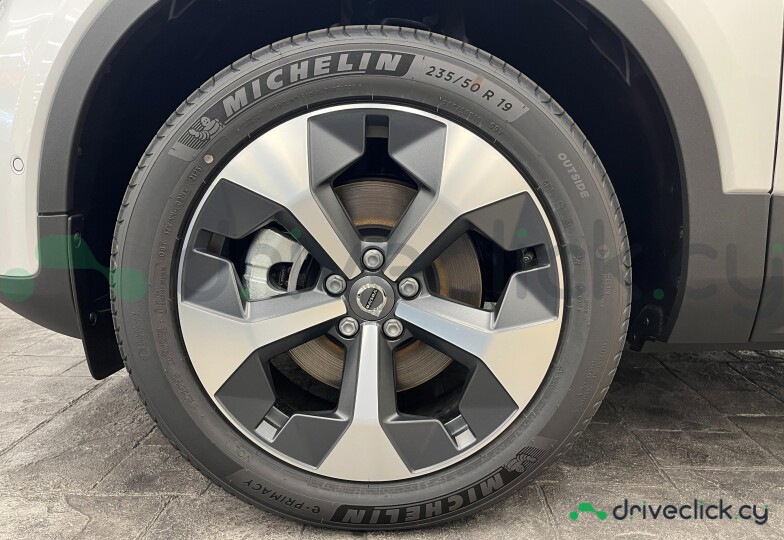 Volvo XC40 White