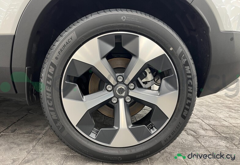 Volvo XC40 White