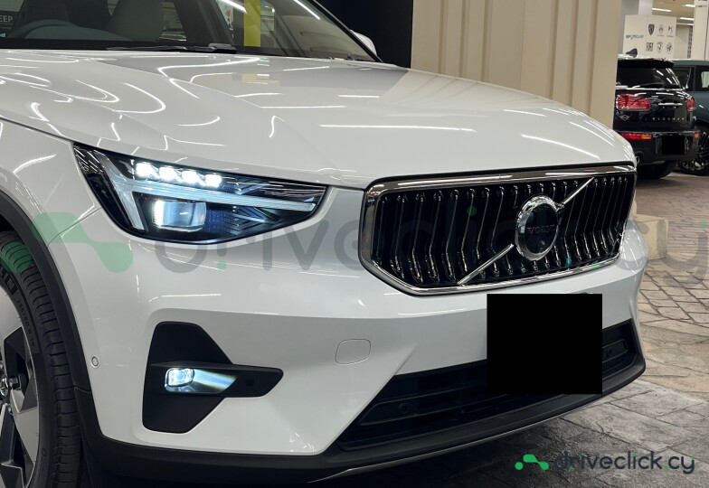 Volvo XC40 White