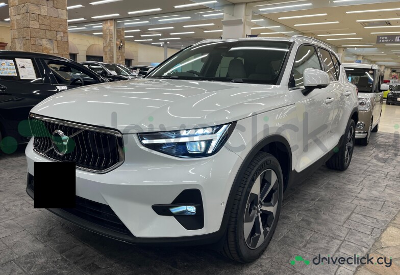 Volvo XC40 White