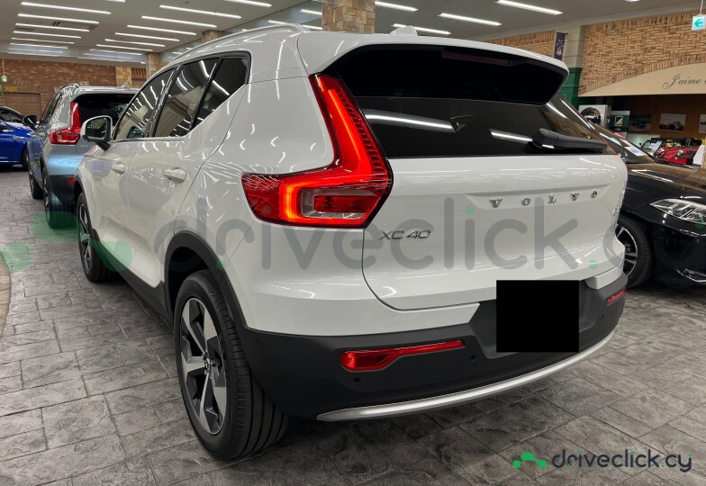 Volvo XC40 White