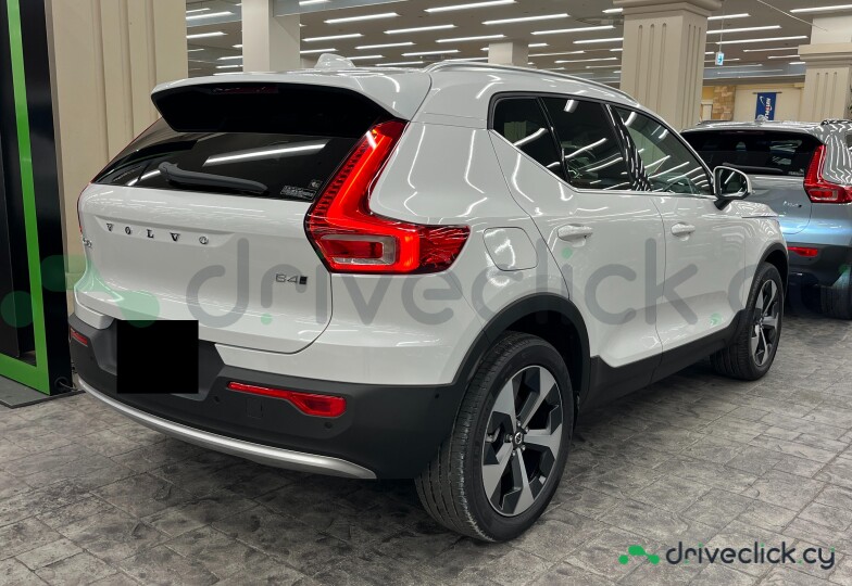 Volvo XC40 White