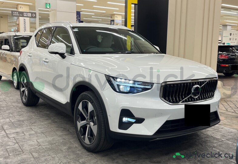 Volvo XC40 White