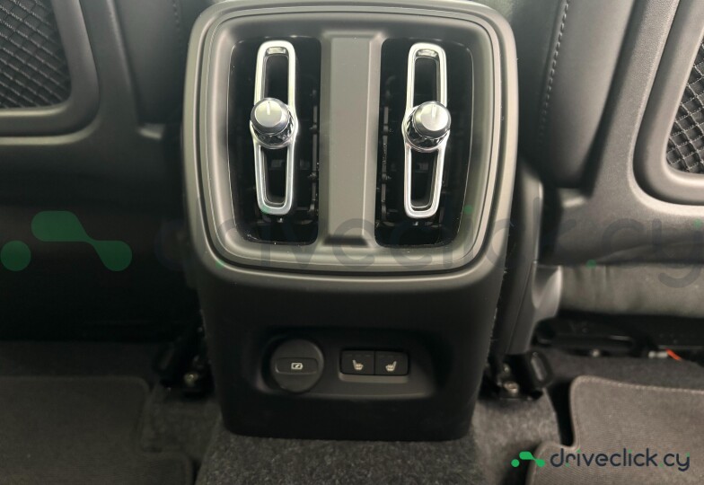 Volvo XC40 Green