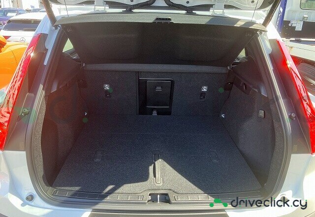 Volvo XC40 White