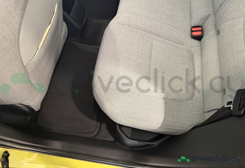 Volvo EX30 Yellow