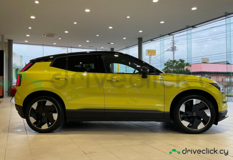 Volvo EX30 Yellow