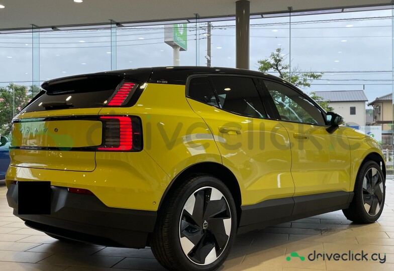 Volvo EX30 Yellow