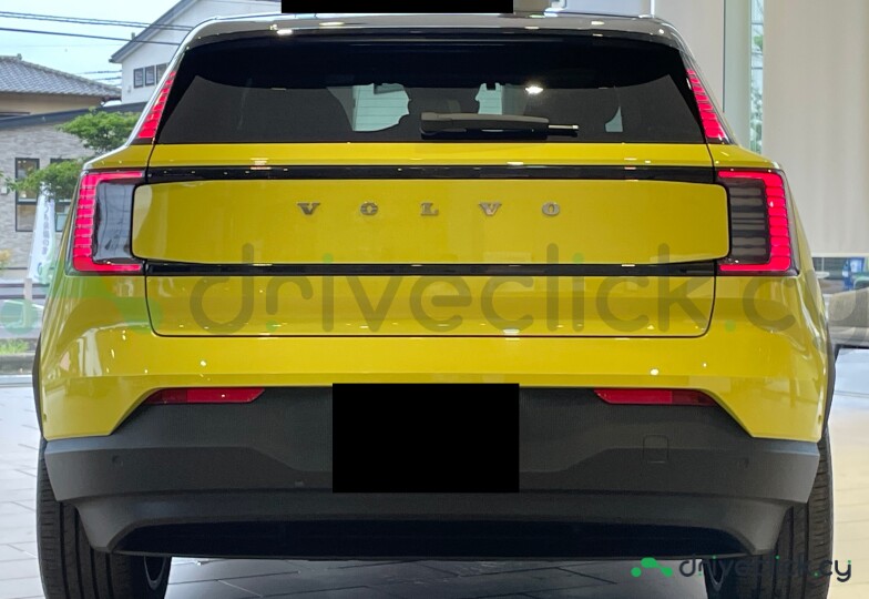 Volvo EX30 Yellow