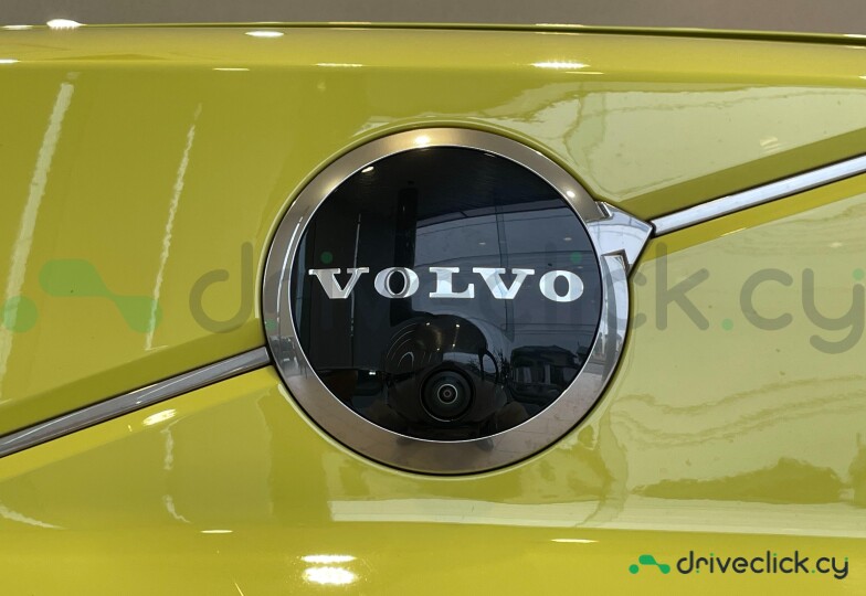 Volvo EX30 Yellow