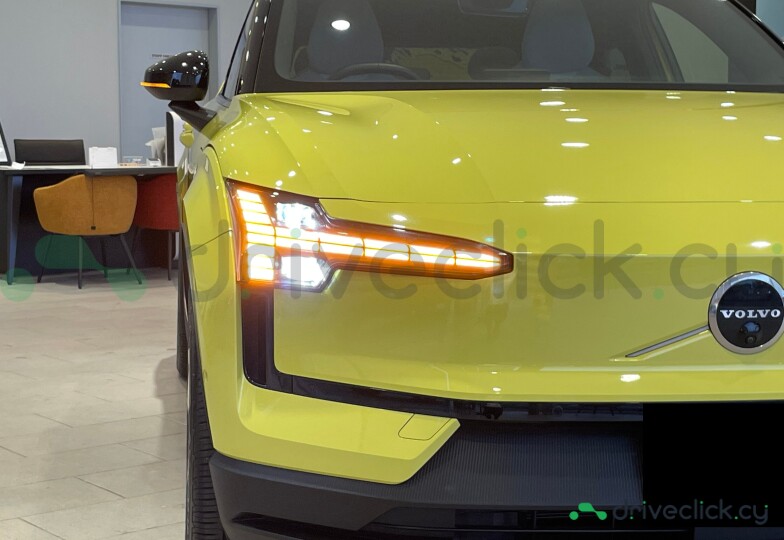 Volvo EX30 Yellow