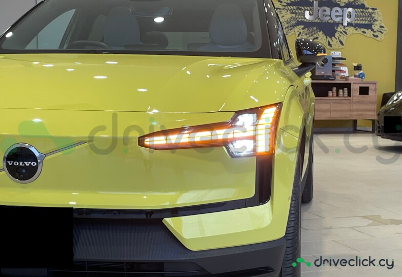 Volvo EX30 Yellow